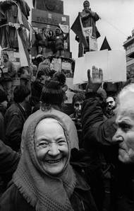 Václavské náměstí, listopad 1989. (Ukázka z knihy Sametová revoluce).