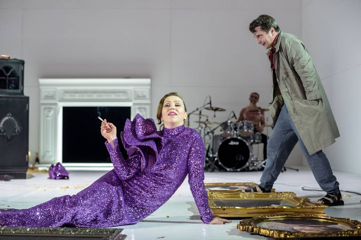 Snímek z inscenace Oběd u Wittgensteina v pražském Stavovském divadle.