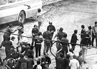 Fotografie z Prahy vyvolané z filmu, který policie zabavila Jaroslavu Kuldovi. Snímky se staly součástí složky, jenž shrnuje události ze srpna 1969.