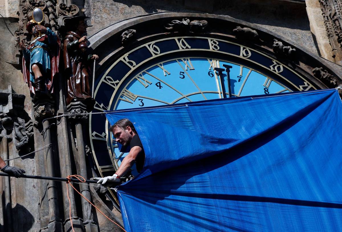 Spuštění Staroměstského orloje na podzim 2018