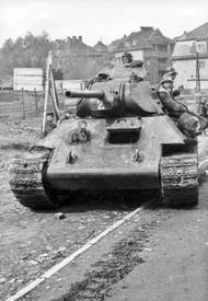 Foto z publikace historika Pavla Žáčka „Vlasovci v boji za Prahu“ (1. díl)