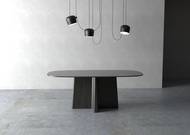 Pro firmu Javorina navrhla Lucie Koldová stůl XX.