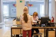 V druhé části prvního patra je výpůjčka knih pro děti a mládež, ale také další prostor pro hry a společná setkání.