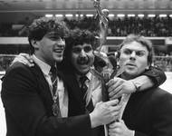 Šejbův životní výkon proti Kanadě se stal symbolem zlatého mistrovství (na snímku vlevo, s Růžičkou a Lálou).