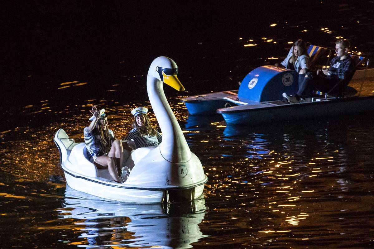 Na stejném místě v sobotu zahraje americký violoncellista Yo-Yo Ma.