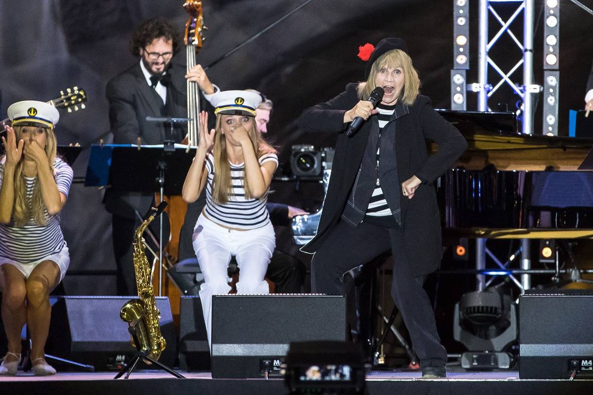 Jubileum oslaví Jiří Suchý 1. října premiérou představení nazvaného Znám ještě starší lidi ve svém domovském divadle Semafor.