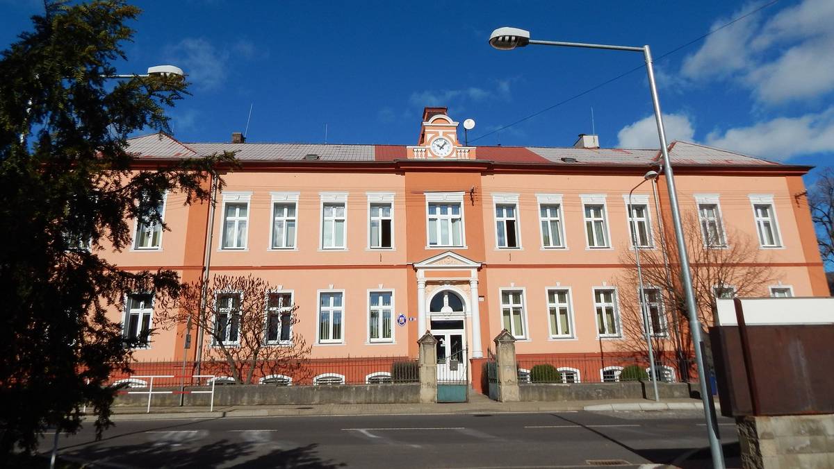 Z důvodu havárie vody je na dnes vyhlášeno ředitelské volno v ZŠ Proboštov a MŠ Pastelka je také mimo provoz. Obědy jsou dětem automaticky odhlášeny.