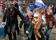 "Jan Welzl - polarňi cesovatel oznamuje městu Zábřehu a jeho známím a Kamarádům: děkuji mnohokráte včeckym přátelům který mně na moem odcestovaňi na nadraži vyprovodili, na tu obrovskou cestu do dalekého severu. To vyprovozeni bylo naramně slabe. To nebylo také požadani poněvač jsem skrz ty dlouhý roky, co jsem pro žil těch polarňich Krajinách neznamym skorem každému člověku v Zabřeze," sdělil Welzl když se se svým rodištěm v roce 1929 loučil nadobro. Zemřel v osmdesáti letech v kanadském Dawson City, kde prožil své poslední roky.