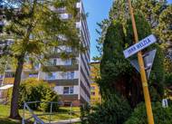 "Jan Welzl - polarňi cesovatel oznamuje městu Zábřehu a jeho známím a Kamarádům: děkuji mnohokráte včeckym přátelům který mně na moem odcestovaňi na nadraži vyprovodili, na tu obrovskou cestu do dalekého severu. To vyprovozeni bylo naramně slabe. To nebylo také požadani poněvač jsem skrz ty dlouhý roky, co jsem pro žil těch polarňich Krajinách neznamym skorem každému člověku v Zabřeze," sdělil Welzl když se se svým rodištěm v roce 1929 loučil nadobro. Zemřel v osmdesáti letech v kanadském Dawson City, kde prožil své poslední roky.