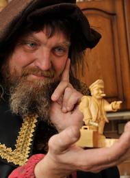 "Jan Welzl - polarňi cesovatel oznamuje městu Zábřehu a jeho známím a Kamarádům: děkuji mnohokráte včeckym přátelům který mně na moem odcestovaňi na nadraži vyprovodili, na tu obrovskou cestu do dalekého severu. To vyprovozeni bylo naramně slabe. To nebylo také požadani poněvač jsem skrz ty dlouhý roky, co jsem pro žil těch polarňich Krajinách neznamym skorem každému člověku v Zabřeze," sdělil Welzl když se se svým rodištěm v roce 1929 loučil nadobro. Zemřel v osmdesáti letech v kanadském Dawson City, kde prožil své poslední roky.