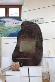 "Jan Welzl - polarňi cesovatel oznamuje městu Zábřehu a jeho známím a Kamarádům: děkuji mnohokráte včeckym přátelům který mně na moem odcestovaňi na nadraži vyprovodili, na tu obrovskou cestu do dalekého severu. To vyprovozeni bylo naramně slabe. To nebylo také požadani poněvač jsem skrz ty dlouhý roky, co jsem pro žil těch polarňich Krajinách neznamym skorem každému člověku v Zabřeze," sdělil Welzl když se se svým rodištěm v roce 1929 loučil nadobro. Zemřel v osmdesáti letech v kanadském Dawson City, kde prožil své poslední roky.