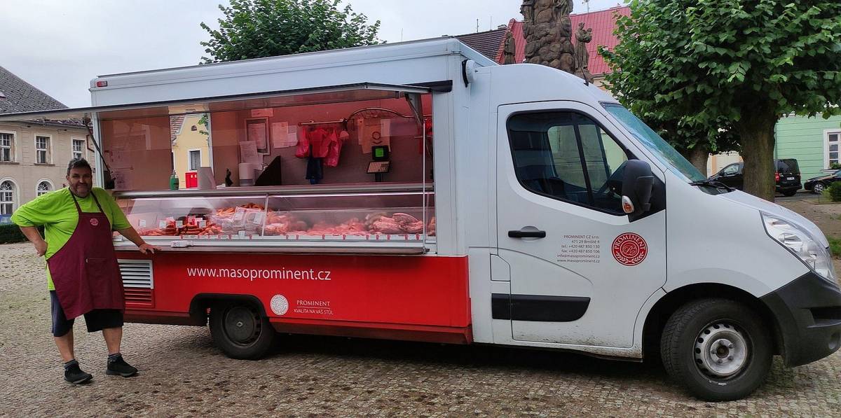 Pojízdná prodejna Řeznictví Bandík přijíždí do Dubé na náměstí pravidelně každý čtvrtek. Prodejna je na náměstí v Dubé cca od 8.00 do 12.00 hodin.
V této pojízdné prodejně  masa a uzenin naleznete hovězí, drůbeží a vepřové maso výhradně z českých chovů a kvalitní regionální uzeninu.
Objednávky lze i předem: 724 057 593 nebo na místě.
Pojízdná prodejna PROMINENT CZ s krůtím masem
a specialitami přijede na náměstí v Dubé tento
pátek 22. září 2023 cca od 7.30 do 12.00 hodin.
Krůtí maso, uzeniny a speciality vlastní výroby si můžete objednat i předem, až do čtvrtka do 12.00 hodin na tel. č.: 702 569 582.