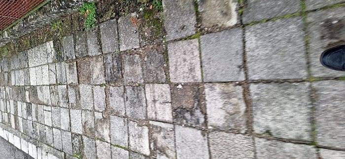 Stav chodníků po městě je nám dobře znát, neustále je opravujeme. Musíte vydržet, dnes jsme dokončili oopravu chodníku u Otty, Na Studánkách, pokud nám počasí dovolí, budeme pokračovat, dále pak až  zase na jaře.