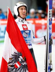 ... a celkový triumf podtrhl ještě vítězstvím v Bischofshofenu. Turné však znamenalo jediný výrazný rozmach v Diethartově kariéře, kterou v dalších letech přibrzdily a nakonec i ukončily zdravotní problémy způsobené pády.