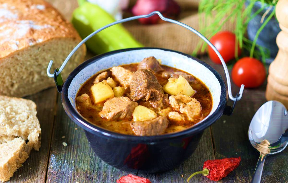 Obec Jindřichov všechny srdečně zve na tradiční soutěžní klání o NEJLEPŠÍ KOTLÍKOVÝ GULÁŠ. Soutěž se uskuteční v sobotu 5. srpna 2023 od 09.00 hod. na hřišti TJ Slezan Jindřichov. Týmy se mohou hlásit do 3. srpna 2023 u pana místostarosty Jana Huplíka, kde dostanou bližší informace: tel. č.