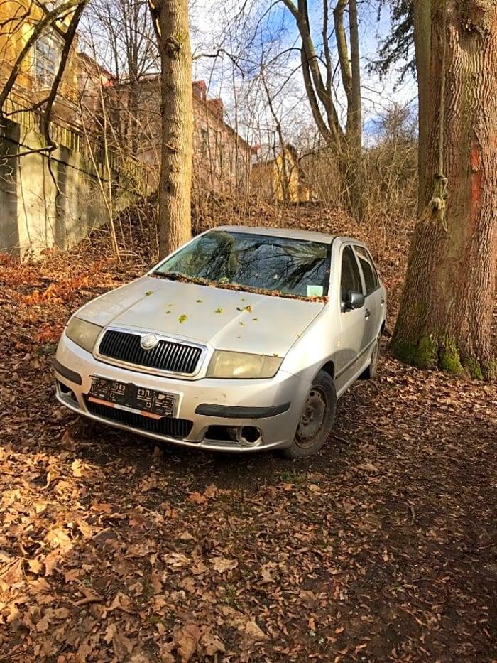 Na základě provedeného místního šetření bylo zjištěno, že vozidlo bylo, na základě zaslané výzvy vlastníku vozidla, odstraněno.