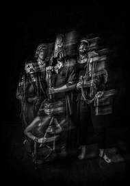 Skupina Ďyvina. Ukázka z výstavy fotografií Vojtěcha Vlka nazvané Masked Musicians, která je od 8. května do 7. června k vidění v pražském klubu Rock Café.