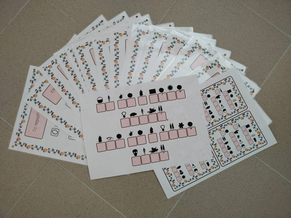 Prázdninová stezka je pro děti připravena. 
Úkolem je správně vyluštit tajenku podle symbolů. Pracovní list je připraven v autobusové zastávce. Vyluštěnou tajenku je nutné podepsat a napsat adresu bydliště.
 Papír prohodíte schránkou obecního úřadu. 
V září Vás čeká odměna.
:-)