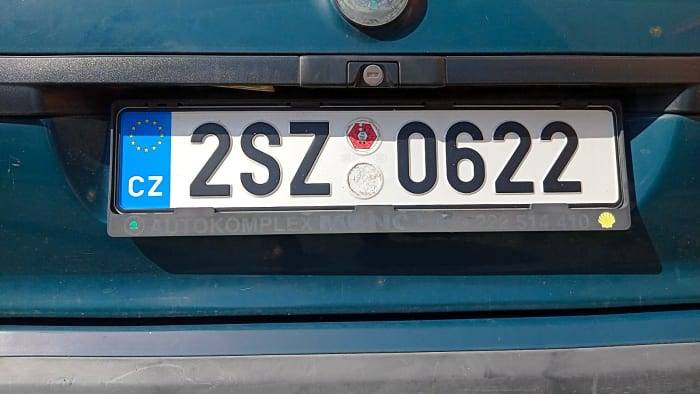 Odklízení autovraků není v kompetenci technických služeb. Váš podnět posíláme na odbor dopravy.