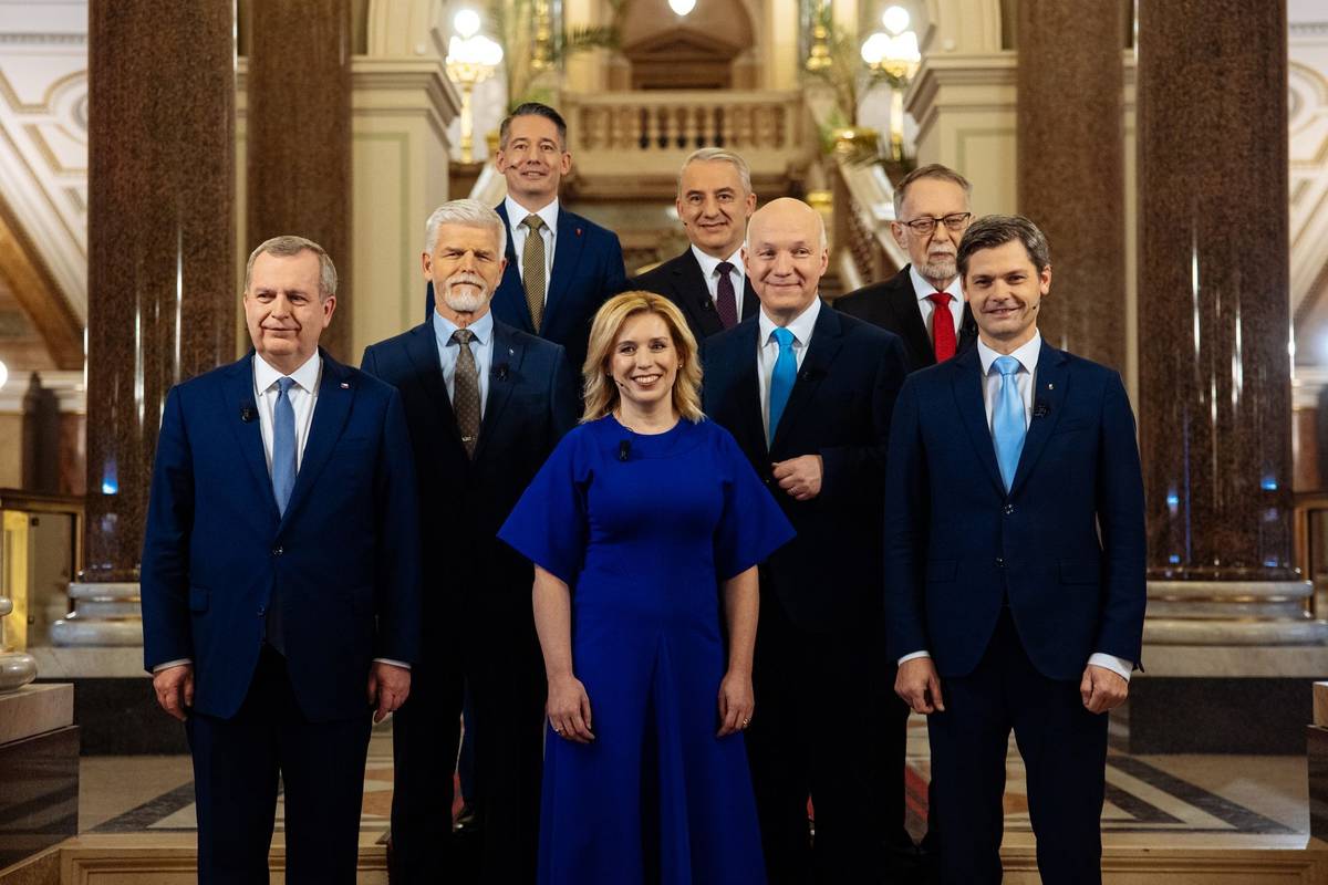 Superdebata České televize přinesla v neděli večer nečekané odstoupení Josefa Středuly i rozjetého Karla Diviše, který hned na začátku pourážel všechny favority prezidentských voleb. Celkem osm osobností, které se ucházejí o hrad, dostalo v televizi necelé dvě hodiny na to, získat si na svou stranu nerozhodnuté voliče a udržet si příznivce. Andrej Babiš se debaty odmítl účastnit.