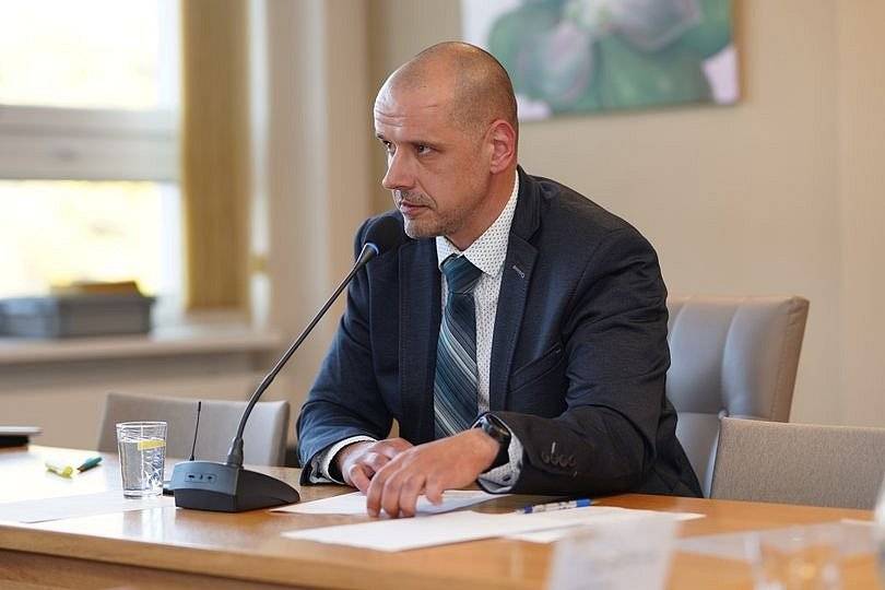 Přijďte ve čtvrtek 23. listopadu 2023 na pravidelné zasedání zastupitelstva, začátek jednání v 16.00 hodin.
Program, podkladové materiály a on-line přenos i záznam jsou k dispozici na https://www.ckrumlov.cz/cz/zastupitelstvo-mesta-cesky-krumlov/