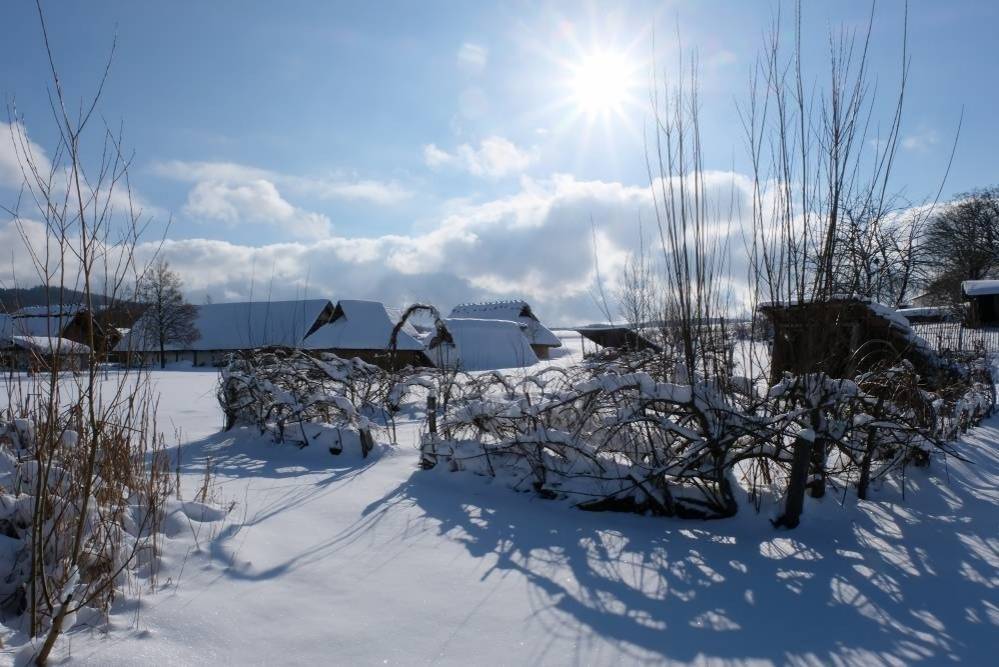 Slavnost, Historický park Bärnau - Tachov, Naaber Str. 5b, 95671 Bärnau, sobota 25. 11. 2023 od 10.00. Je čas zpomalit a užít si advent v Bärnau, kde na vás čekají různé dekorativní a kulinářské speciality, které zahřejí u srdce. Různí řemeslníci, obchodníci a restauratéři z regionu vás zvou k hodování a odpočinku v našich krytých prostorách.
