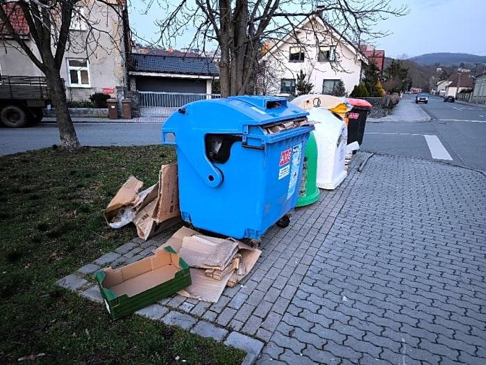 Je pochopitelné, že když jsou občané o víkendu doma, znamená to více odpadků. Je chvályhodné, že třídí a nejen v této lokalitě se plné kontejnery vyváží hned první pracovní den.