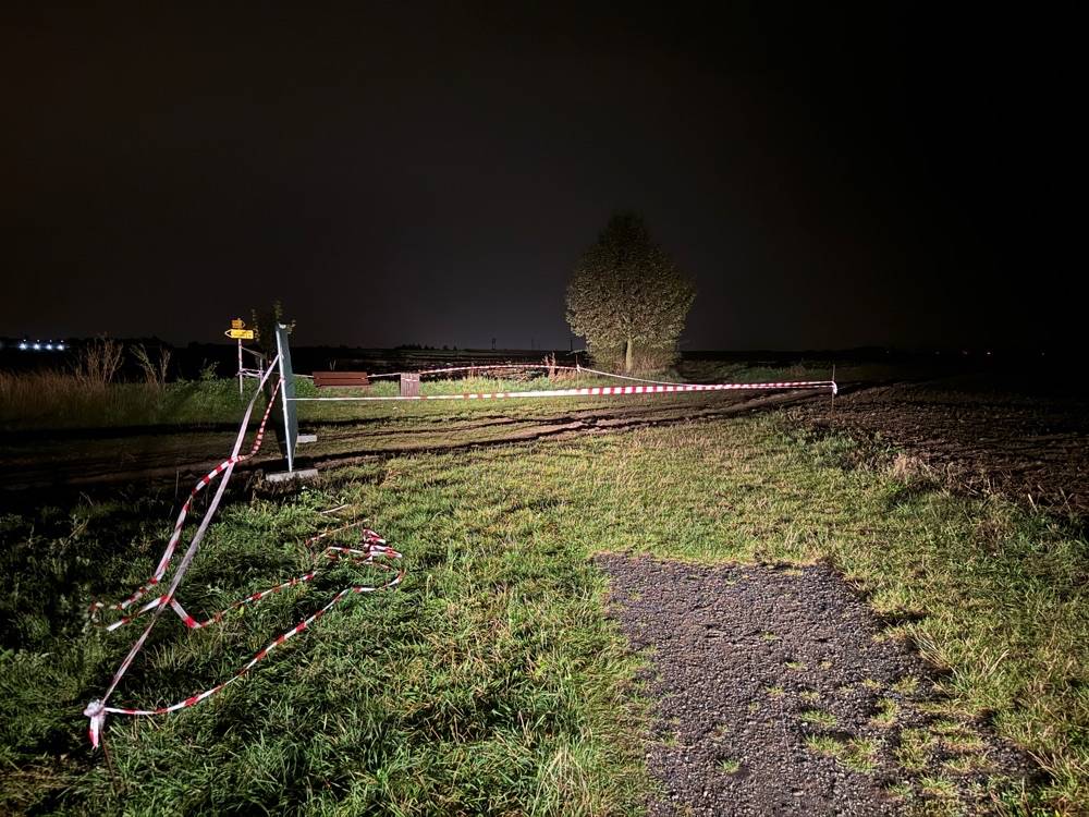 Na rozcestí cyklostezky směrem na Dobrovizi hrozí možné riziko úrazu