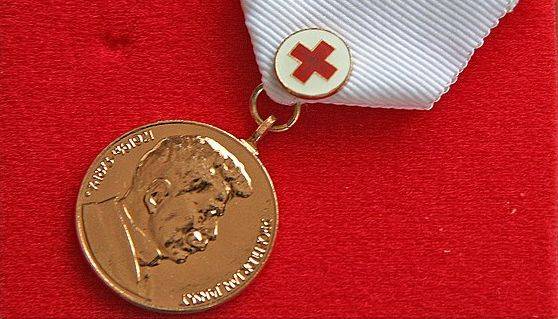 Zlín – Držitelé Zlaté medaile Prof. MUDr. Jana Janského mají nárok na příspěvek na městskou veřejnou dopravu, nebo možnost získat vstupenky do zoo.