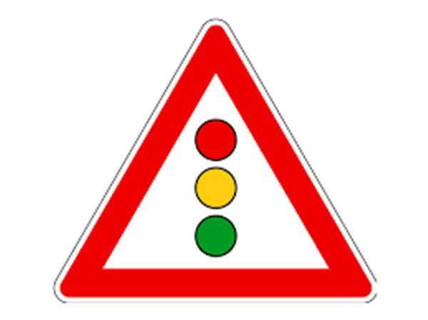 Ve čtvrtek 1. června začne částečná uzavírka silnice II/602 (ulice Slovanského bratrství), kdy provoz v daném úseku bude řízen semafory. Důvodem je připojení základní technické vybavenosti projektu "Zelený Vrch", který se nachází na východním okraji města Pelhřimova za nemocnicí.