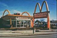 První provozovna sítě McDonald’s v Kanadě. Otevřela se v roce 1967 ve městě Richmond na jihozápadě země. Právě v 60. a 70. letech prorazil McDonald's do Kanady, Japonska, Austrálie, Německa a Velké Británie.