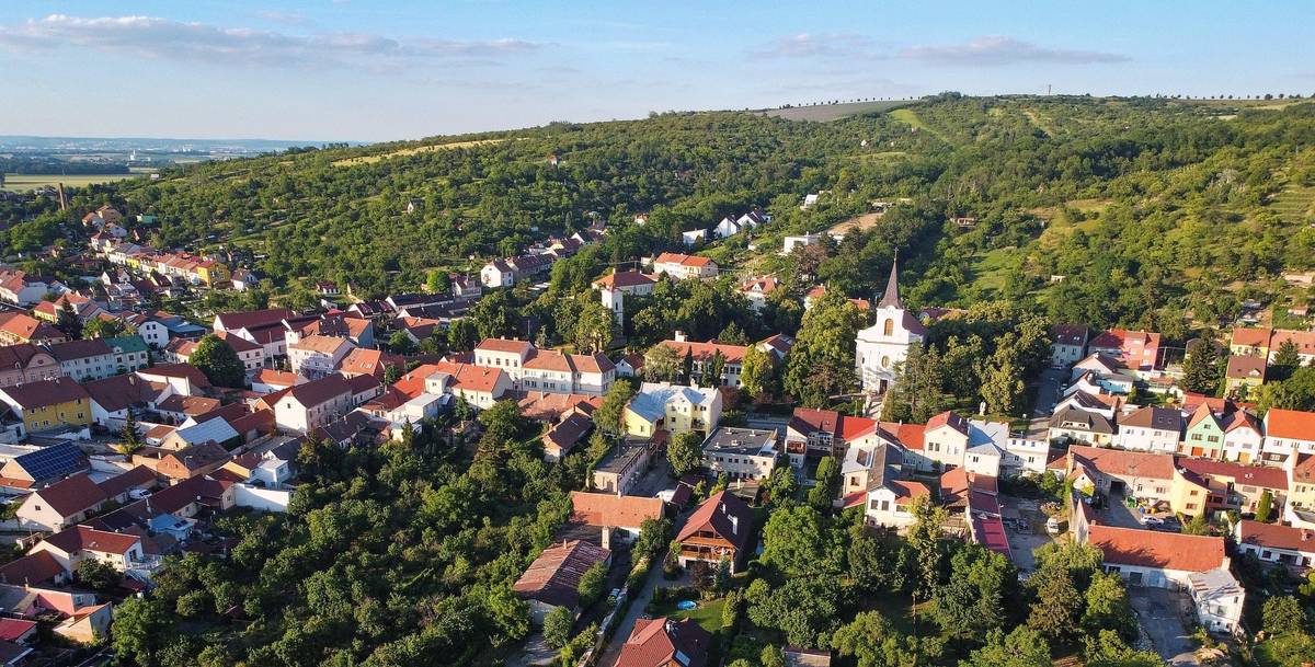 Dovolujeme si Vás pozvat na 10. zasedání Zastupitelstva města Židlochovice, které se bude konat ve středu 20. prosince 2023 v 18 hodin v sále Komunitního centra, Legionářská 950, Židlochovice. 
Program jednání naleznete na internetových stránkách města v sekci Aktuality.
www.zidlochovice.cz