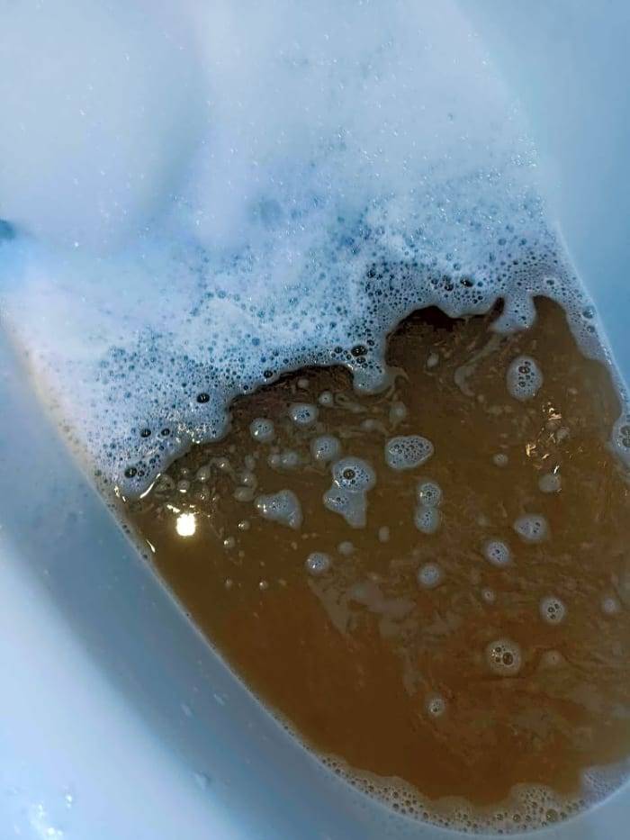 Dobrý den paní Tyrnerová,
V tomto případě Vám doporučuji kontaktovat vašeho dodavatele, který je kompetentní k vyřešení problematiky s teplou vodou.