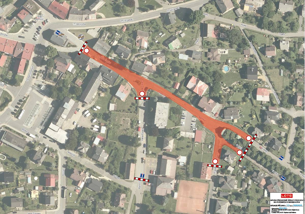 V pondělí 25.03.2024 budou započaty stavební práce v ul. Karla Čapka a ul. Sadová v Králíkách z důvodu kompletní rekonstrukce povrchu vozovky a chodníků.
Termín úplné uzavírky výše uvedených ulic bude od 25.03.2024 do 13.09.2024.
Stavební práce budou prováděny ve třech etapách: 
• V první etapě dojde k odfrézování stávajícího asfaltového povrchu, a to v celém rozsahu dle přiložené situace. 
• Ve druhé etapě dojde ke kompletním stavebním pracím v úseku od čp. 305 po křižovatku u čp. 316 v ul. Karla Čapka. 
• Ve chvíli, kdy začne pokládka nové dlažby druhé etapy, spustí se současně třetí etapa spočívající v kompletních stavebních pracích v místě od křižovatky u čp. 316 v ul. Karla Čapka po začátek ul. V Aleji. 
 
Pracovníkem odpovědným za organizování a zabezpečení akce je pan Jan Hasenöhrl, tel. č. 725 178 091. Tohoto prosíme kontaktujte v případě jakýchkoliv dotazů ohledně průběhu stavby. 

Za případné komplikace ohledně výše uvedených stavebních prací se Vám omlouváme