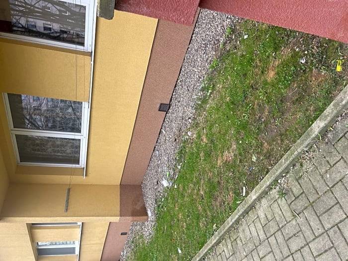 Dobrý den, nejedná se o pozemky města Mostu. Obraťte se prosím na vlastníka nemovitosti.