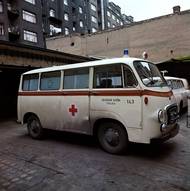 Jugoslávská automobilka IMV určitě nepatří mezi ty nejznámější, na druhou stranu její sanitky byly od poloviny 60. let k vidění poměrně často a hojně. Do Československa totiž doputovalo asi tisíc těchto užitkových automobilů s motorem DKW, necelé čtyři stovky z nich byly využívány právě jako sanitky. Doplňovaly tak běžnější škodovky a zároveň sloužily mnohdy i jako jejich modernější alternativa.