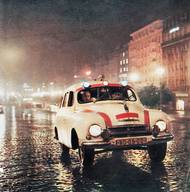 Právě kvůli sanitce dostala celá řada 1200/1201 rozvor natažený na 2685 milimetrů, oproti klasickému kombi ale měly sanitky i tak ještě prodloužený převis, aby se tam vešla nosítka. Kombík byl schopný přepravit až dvoje (nouzově se místo sedadla dala uvnitř přepravit ještě třetí nosítka), byť v ne zrovna největším komfortu. Oproti předchůdci se ale přesto výrazně zvětšil, nová sanitka navíc měla i boční dveře. Celkem jich vzniklo přes sedm tisíc, 1201 se místo Kvasin vyráběly ve Vrchlabí.