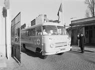 V roce 1973 byla mobilní koronární jednotka zřízena i v Praze. Dostala sanitku vzešlou z východoněmeckého Roburu.