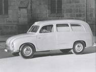 Na rozdíl od škodovek sanitka na základech Tatraplanu se realizace nikdy nedočkala. Tatra 201, jak se prototyp užitkového T600 jmenoval, vznikla kromě pick-upu nebo dodávky také ve dvou navzájem odlišných sanitních kusech. Ty postavila vysokomýtská Karosa ve svých pobočných závodech počátkem 50. let, ovšem prototypovou fázi auto nepřekročilo. Dovnitř se vešla až troje nosítka.