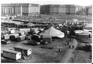 Dejvice. Později se Matějské poutě konaly na Vítězném náměstí, jedna z posledních v roce 1958. Foto Zdeněk Kropáček, 1958. © Muzeum Prahy.