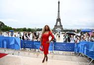 Před Eiffelovou věží zapózovala také Serena Williamsová.