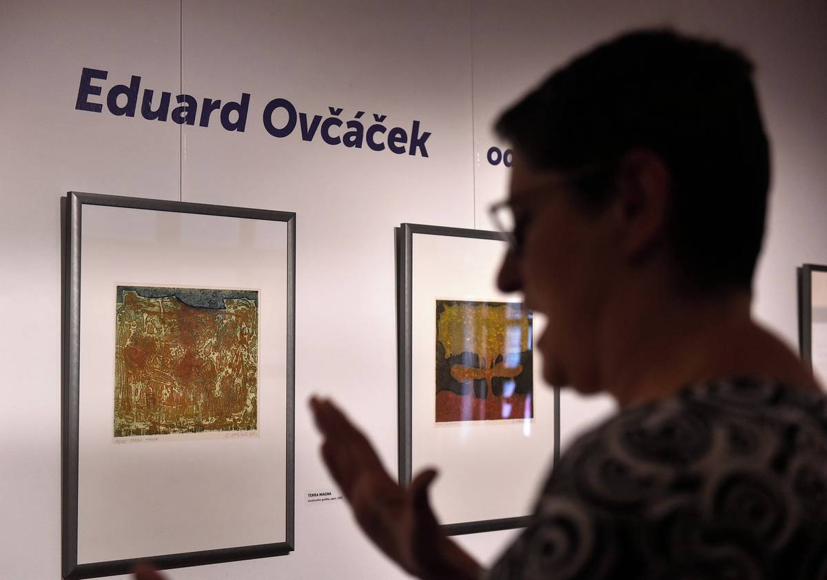 Snímek z instalace výstavy Eduarda Ovčáčka v Havlíčkově Brodě.