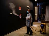 Dezinfekce jednoho z festivalových kin.