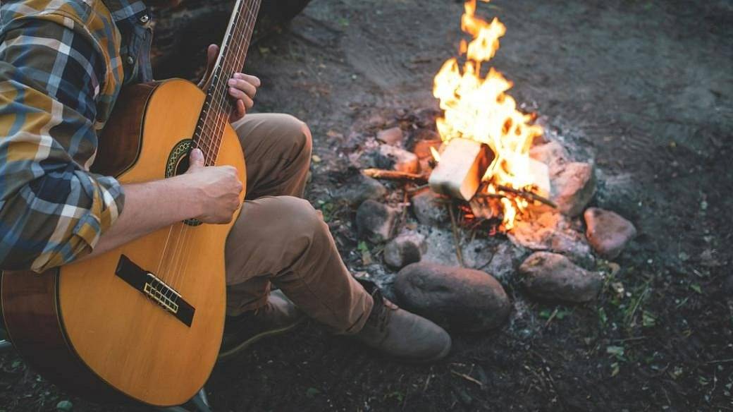 Zveme Vás na posezení s kytarou, které se koná v pátek dne 30.6.2023 od 18h u kiosku v Rybníčku. Hrát bude Dušan Trnka.