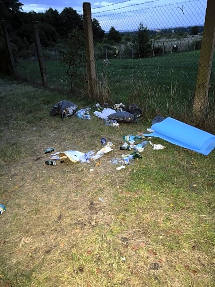 Dobrý den, není potřeba nám zasílat tyto fotografie, sami máme terén zmapovaný a o těchto místech víme, úklid si zajistí organizátor akce. do 15.8.2023.