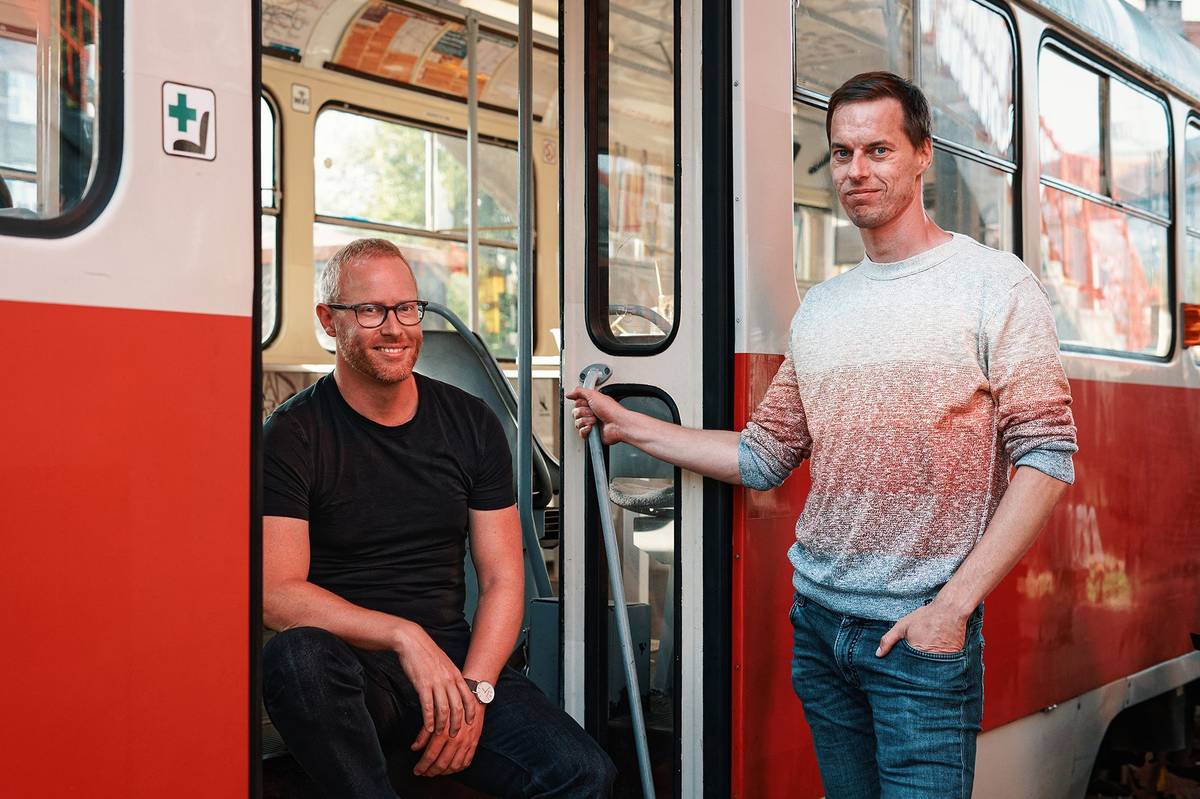 "Největší radost nám dělá, když se místo spontánně proměňuje s lidmi, kteří sem přicházejí. Nechceme diktovat, co se tady má dít. Naopak sledujeme, jak prostor využívají sami návštěvníci, a snažíme se jim vyjít vstříc," zdůrazňuje Ondřej.