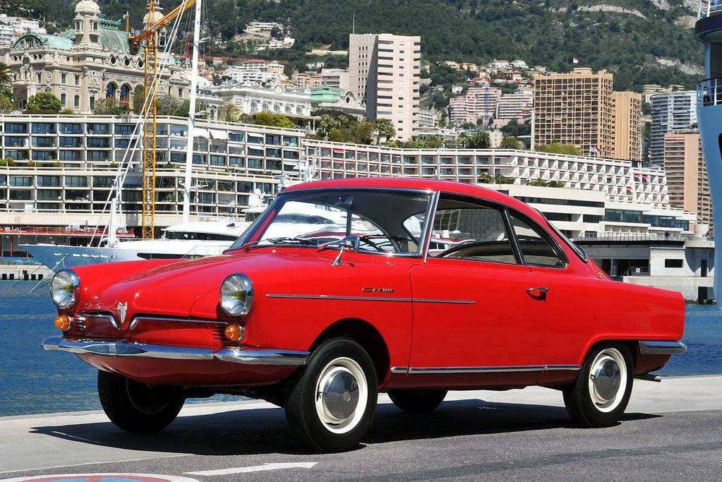 Německá automobilka NSU v roce 1964 zabudovala Wankelův motor do skromného kupé na bází lidového vozítka Prinz.