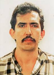 Ve stejný den jako Delors zemřel také rakouský výrobce zbraní Gaston Glock, podle nějž se slavná poloautomatická zbraň jmenuje. Bylo mu 94 let.