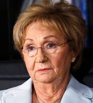 Ve stejný den jako Delors zemřel také rakouský výrobce zbraní Gaston Glock, podle nějž se slavná poloautomatická zbraň jmenuje. Bylo mu 94 let.