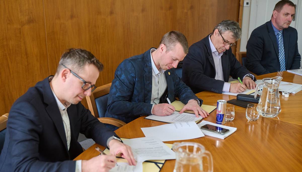 Zlín - Hledat konsenzus v zájmu vytvoření funkčního logistického a technologického řetězce pro zajištění energetického využití odpadu. To je od středy 27. března společným cílem statutárního města Zlína a společností Teplo Zlín, Technické služby Zlín, Technické služby Zlínsko, SUEZ Water CZ a Teplárna Zlín.